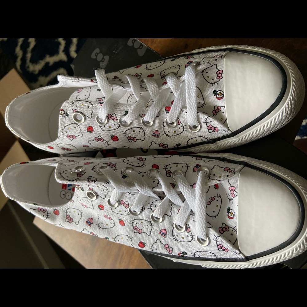 Hello Kitty Converse